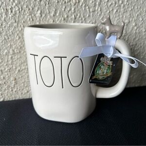 Rae Dunn Wizard Of Oz 85th anniversary Toto Mug (Toto On Handle) NWT